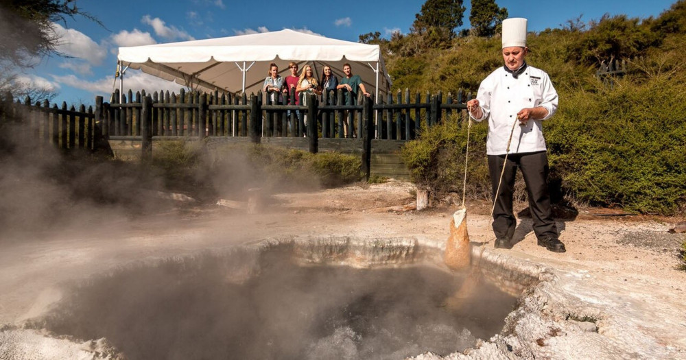 Hobbiton Movie Set & Rotorua Geothermal Valley Private Tour