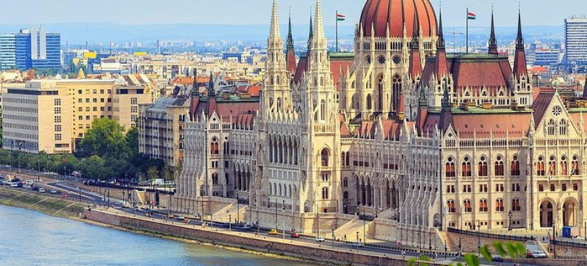 Half Day Private City Tour of Budapest With Wine Tasting