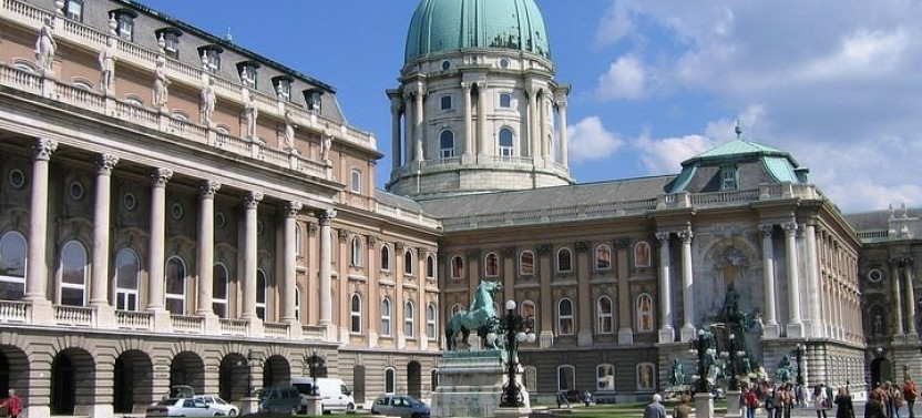 Budapest Virtual Reality City Tour & Danube River Evening Cruise