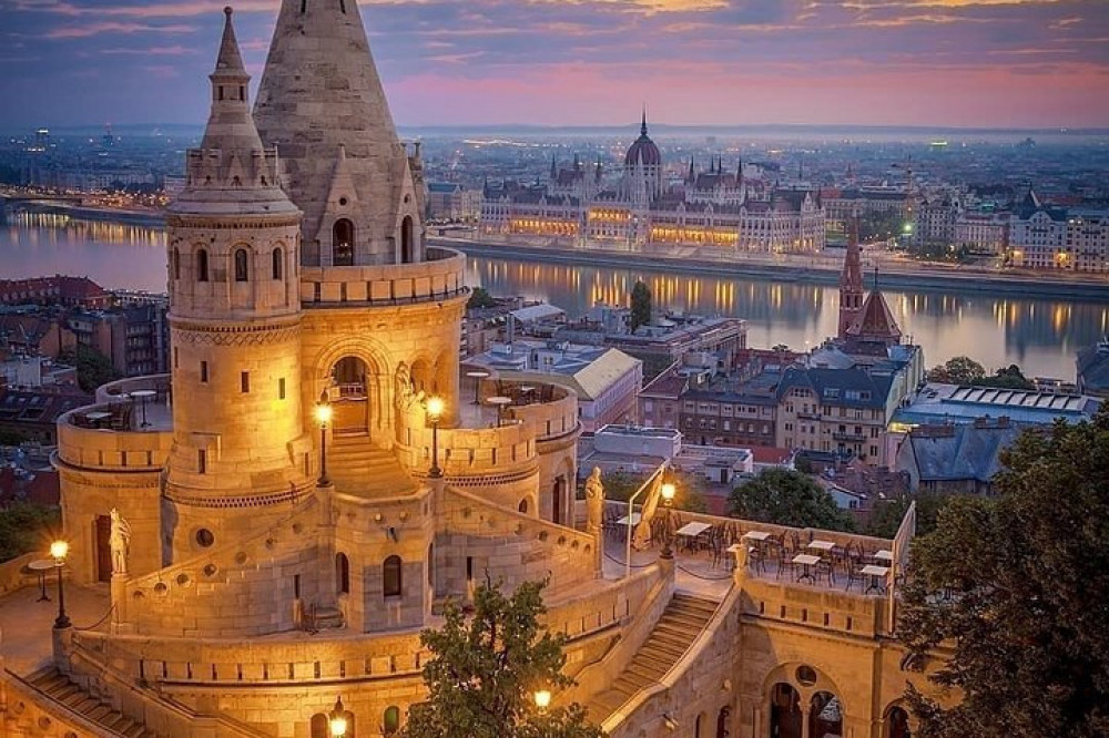 Budapest Virtual Reality City Tour & Danube River Evening Cruise