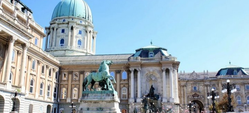 Private Buda Castle Walking Tour & Cruise With Margaret Island