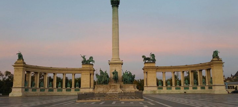 5-Hour Private Budapest City Tour With Coffee And Cake Stop