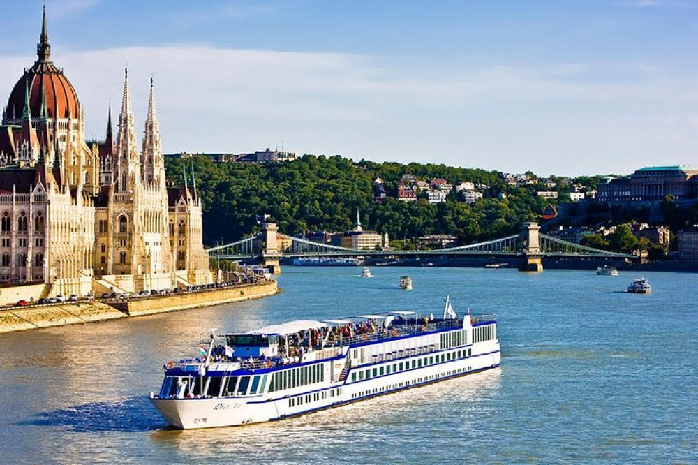 All Day Private City Tour of Budapest with Lunch and Cruise