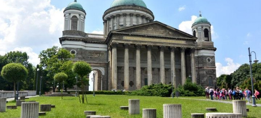 Budapest Danube Bend Private Full-Day with Lunch & Entrance Fees