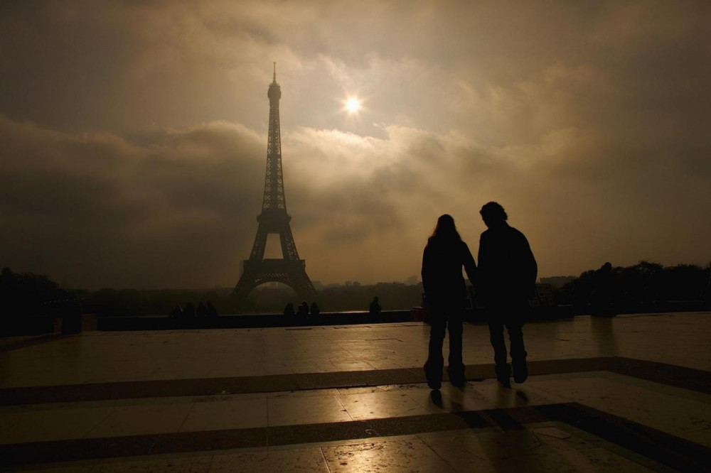 Dinner Cruise + Eiffel Tower + Moulin Rouge +1/2 Bottle Champagne