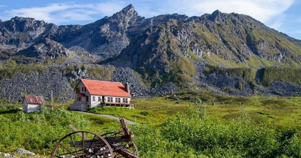 Hatcher Pass Hike & History Tour