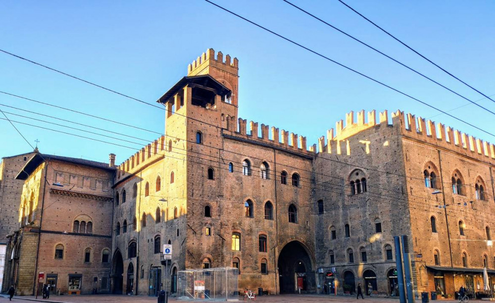 Old Town Bologna: Murder Mystery Self-Guided Game Tour