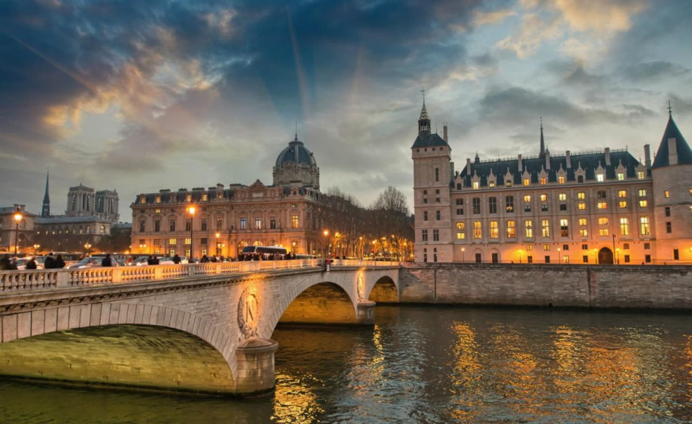 Ghosts of Paris: The Mona Lisa Curse Self-Guided Game Tour