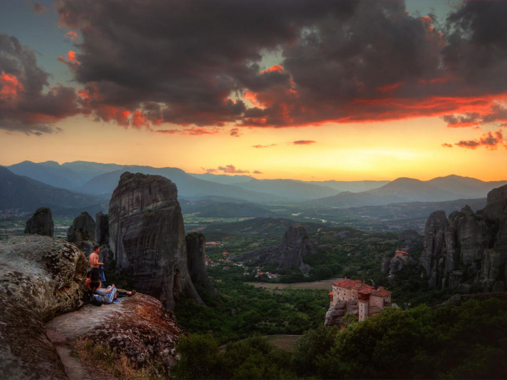 Private 1-Day Meteora Tour From Athens with Local Guide (8:00 am)