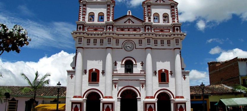 Private Guatapé Town Tour & Top of The Rock of El Peñol