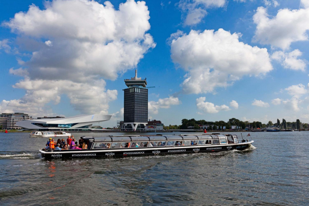 Amsterdam Canal Cruise w. Snackbox & Heineken Brewery Experience