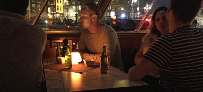 Amsterdam Evening Canal Cruise with Snackbox