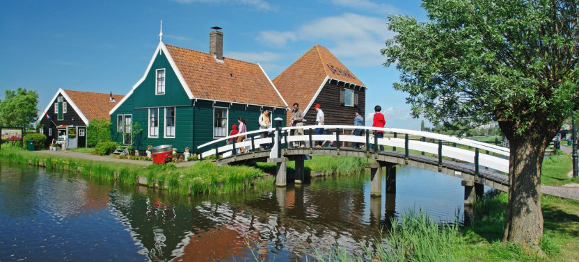 Zaanse Schans Sightseeing Big Bus Tour & Amsterdam Canal Cruise