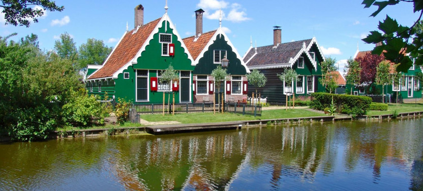 Zaanse Schans Sightseeing Big Bus Tour & Amsterdam Canal Cruise
