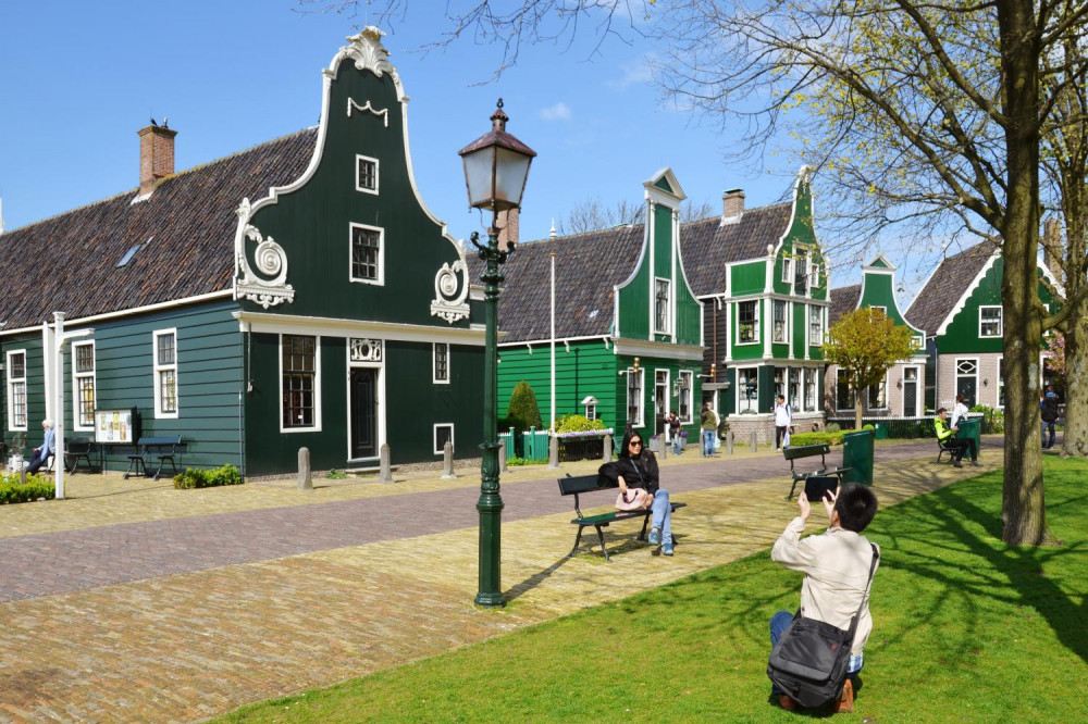 Keukenhof & Zaanse Schans Big Bus Tour & Amsterdam Canal Cruise ...