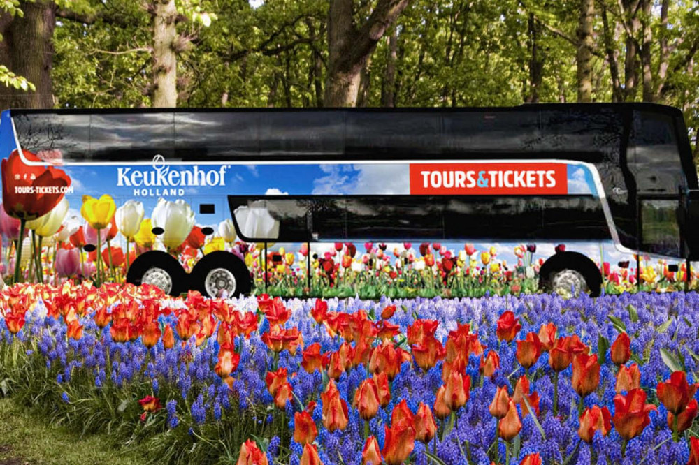 Keukenhof Tour with Audio Guide on Bus and Canal Cruise