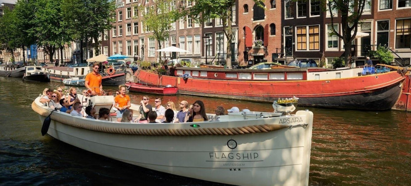 Amsterdam Open Boat Canal Cruise – Starts from Rijksmuseum