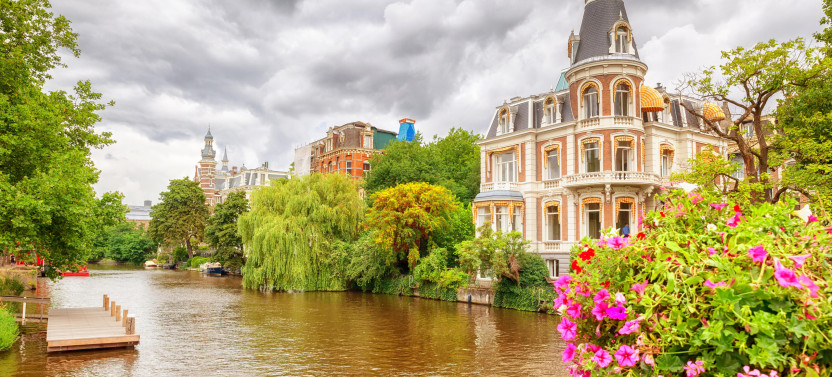 Amsterdam Open Boat Canal Cruise – Starts from Rijksmuseum