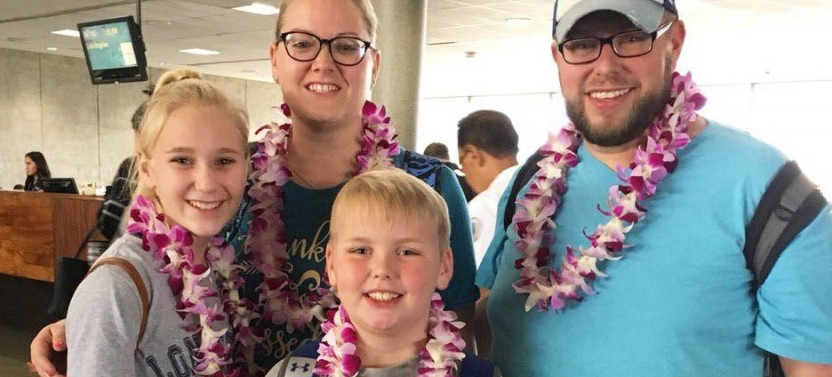 Kona Hawaii Airport - Ohana Small Group Lei Greeting