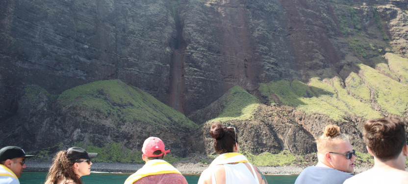 Lucky Lady Deluxe - Na Pali Sunset Catamaran Tour