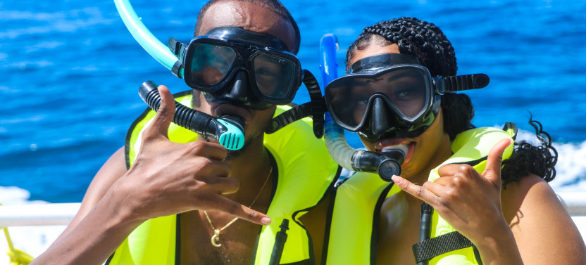 Waikiki Turtle Canyon Snorkeling with Hula & Complimentary Soft Drinks