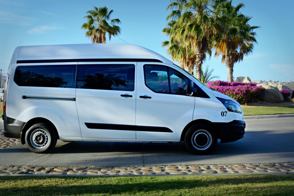 Private Round-Trip Airport Transfer by Minivan in Los Cabos