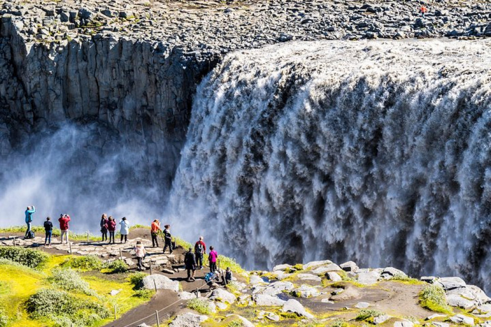 Small Group: Diamond Circle Day Tour from Akureyri or Lake Myvatn