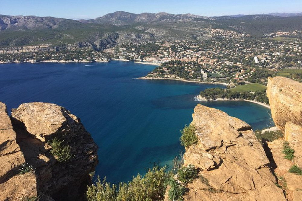 Private Excursion: Le Castellet, Cassis & Marseille from Toulon