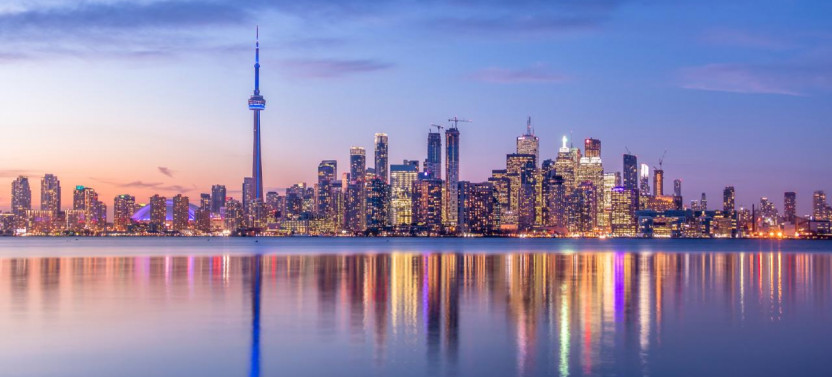 Scenic Toronto Night Tour with Boat Ride