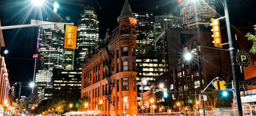 Scenic Toronto Night Tour with Boat Ride