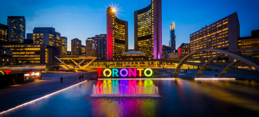 Scenic Toronto Night Tour with Boat Ride