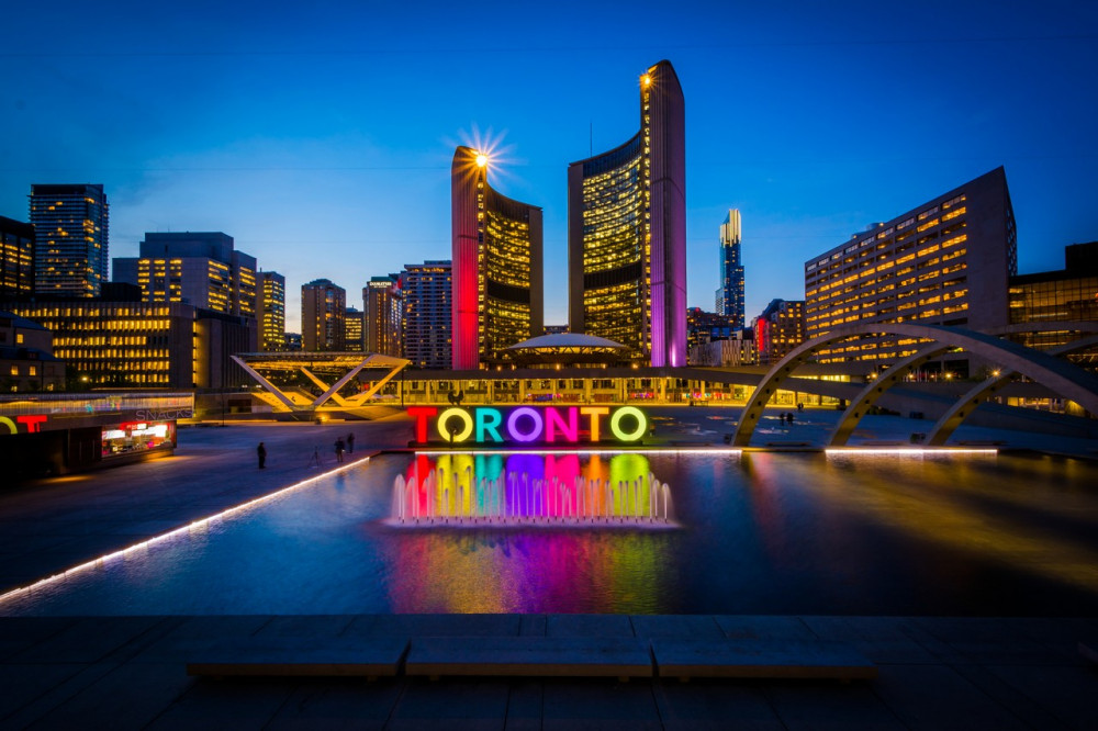 Scenic Toronto Night Tour with Boat Ride