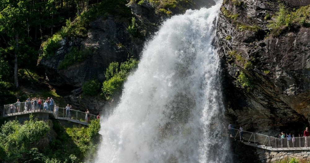 Private Guided Tour - Hardangerfjord & 4 Great Waterfalls