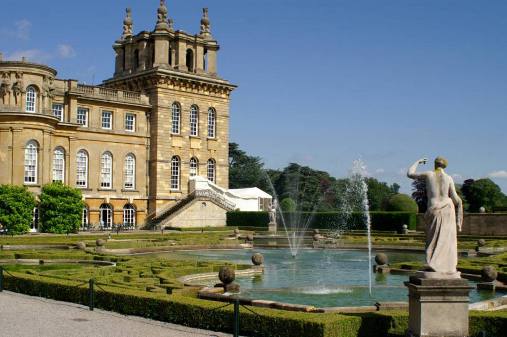 The Cotswolds and Blenheim Palace w/ Lunch in a Traditional Pub