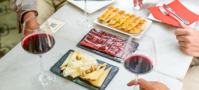 Small Group Barcelona Tapas & Markets Walking Tour, photo 4 of 11