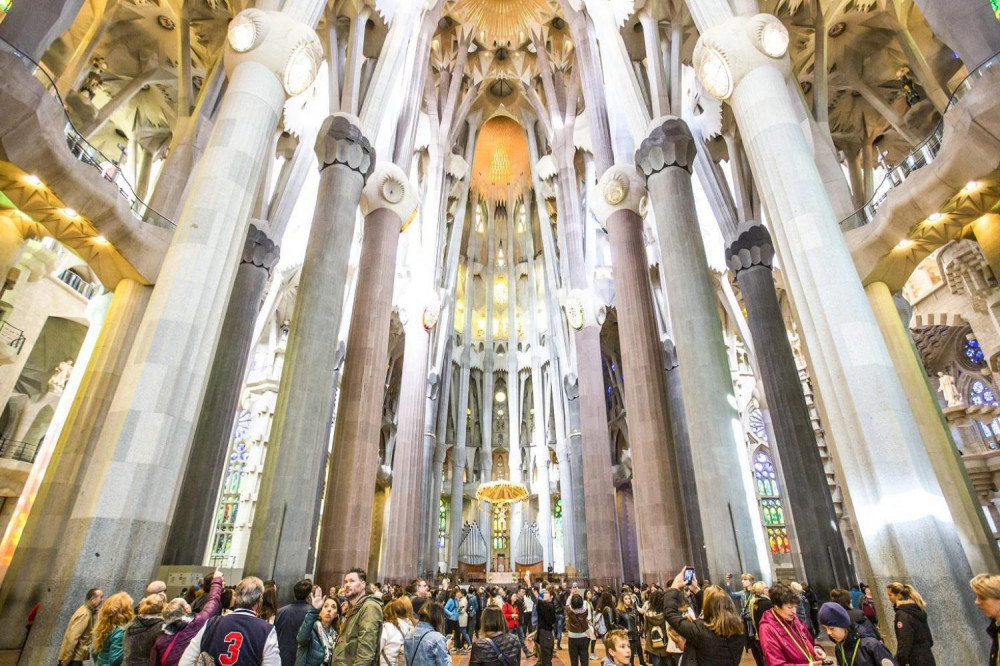 Fast Track Sagrada Familia Guided Tour with Towers