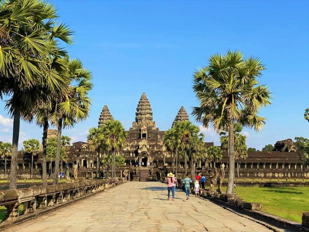 Private Cambodia 7 Days from Siem Reap to Battambang and Phnom Penh