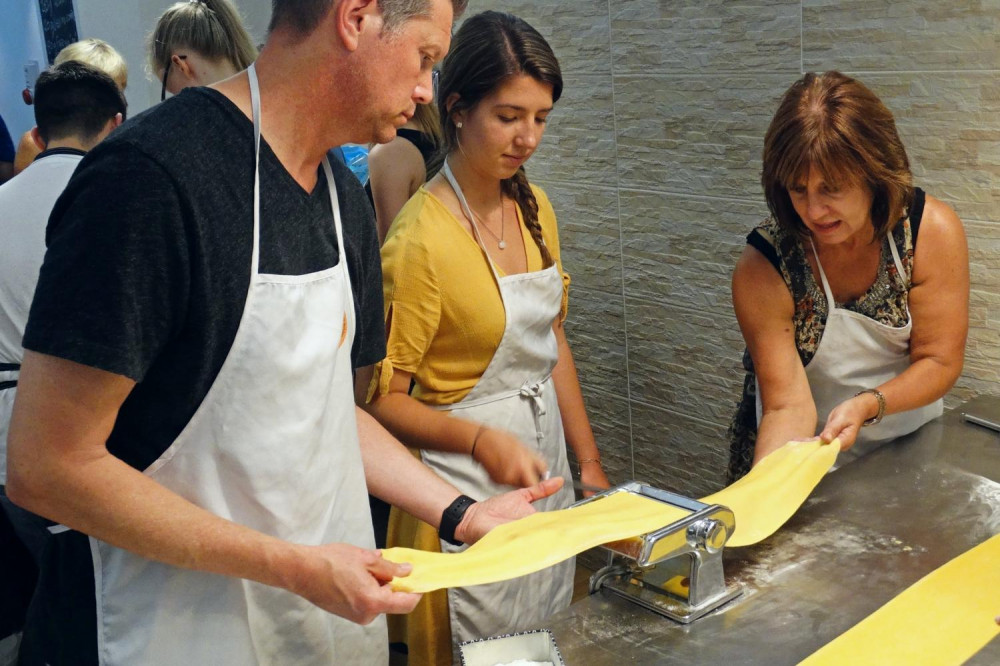 Hand-Made Pasta and Typical Dessert Cooking Class in Florence