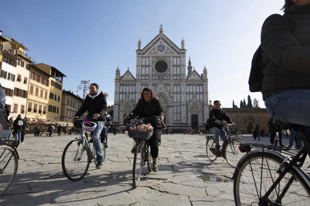 Guided Tour of Florence by Bike with Gelato Tasting & Typical Lunch