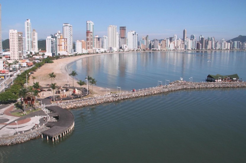 Day tour to Unipraias Park and Cable Cars (Portuguese)