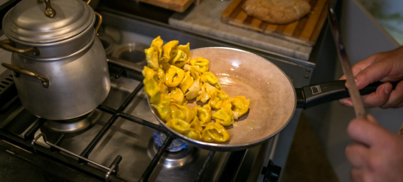 Share Your Pasta Love: Small Group Pasta & Tiramisu Class in Como