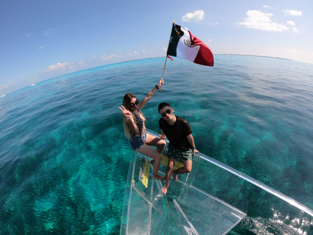 Colores de Cancún Clear Boat Tour