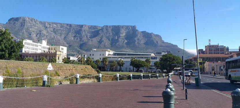 Private: Table Mountain, Penguins, Cape Peninsula & Stellenbosch Tour
