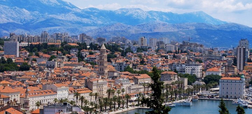 Split Private Walking tour With A Professional Guide