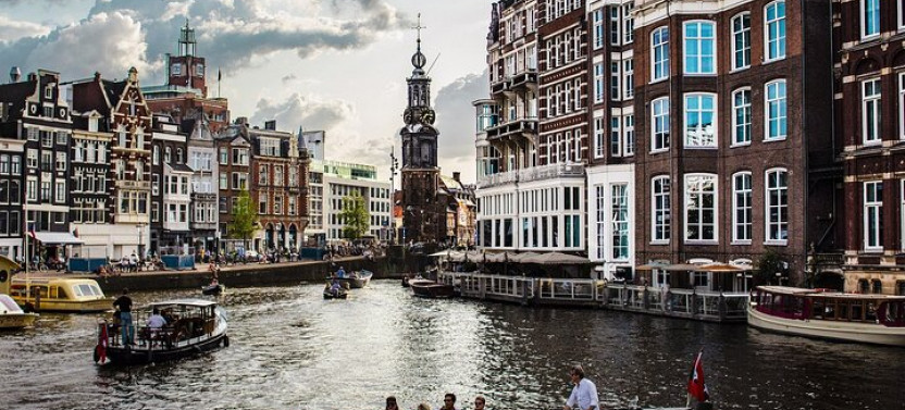 Amsterdam Private Walking Tour With A Professional Guide