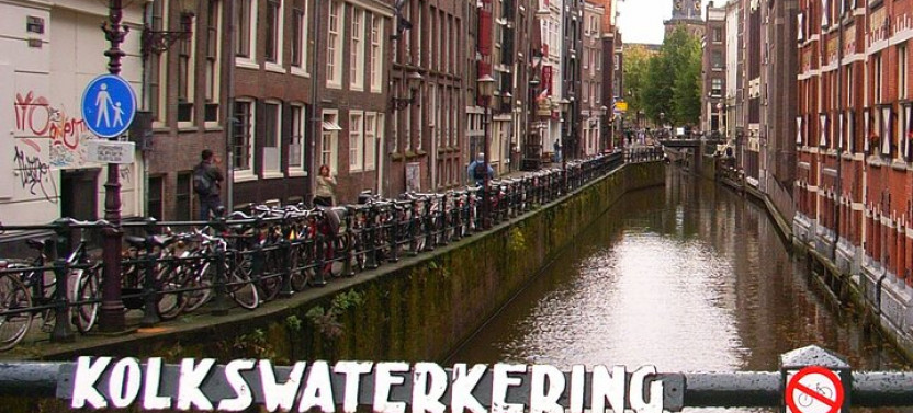 Amsterdam Private Walking Tour With A Professional Guide