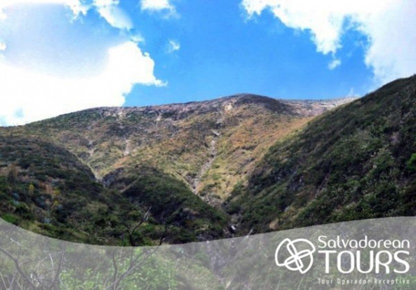 Santa Ana Volcano and Lake Adventure Hike (Ilamatepec)