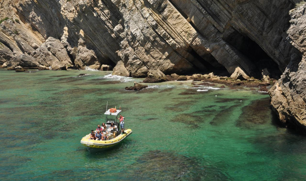 Boat Tour Through the Coves of Arrábida