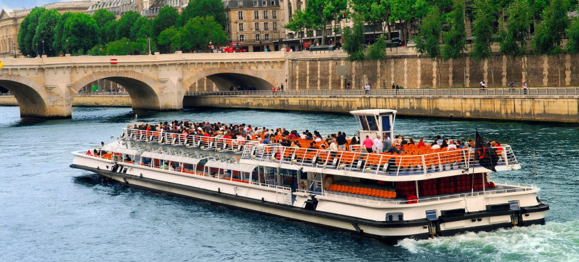 Luxury Escorted Paris Day Trip with Lunch on the Eiffel Tower