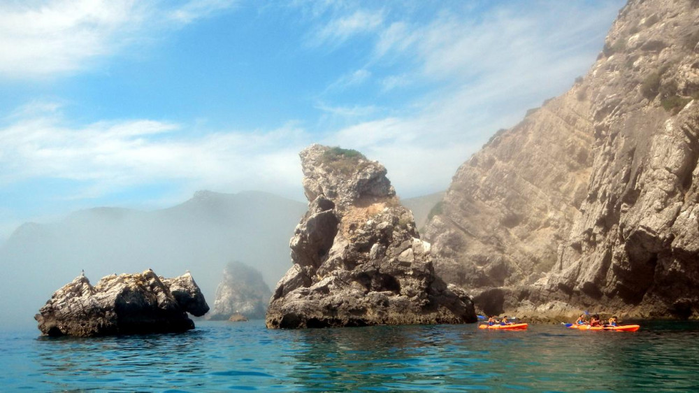 Kayak Tour through Sesimbra Selvagem with Shuttle